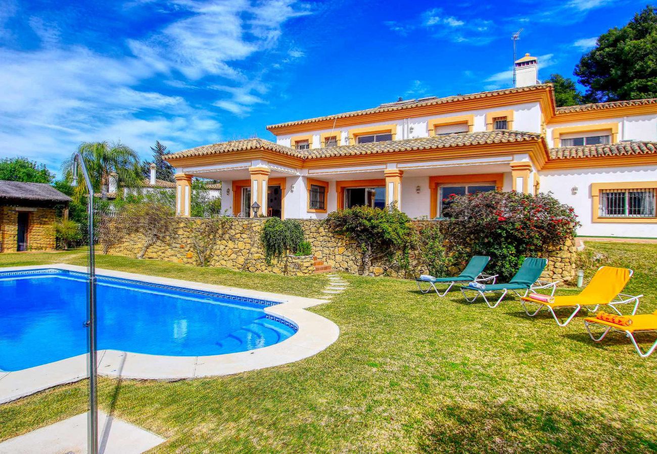 Villa in Estepona - 1175 Exklusive Villa mit beheiztem Pool