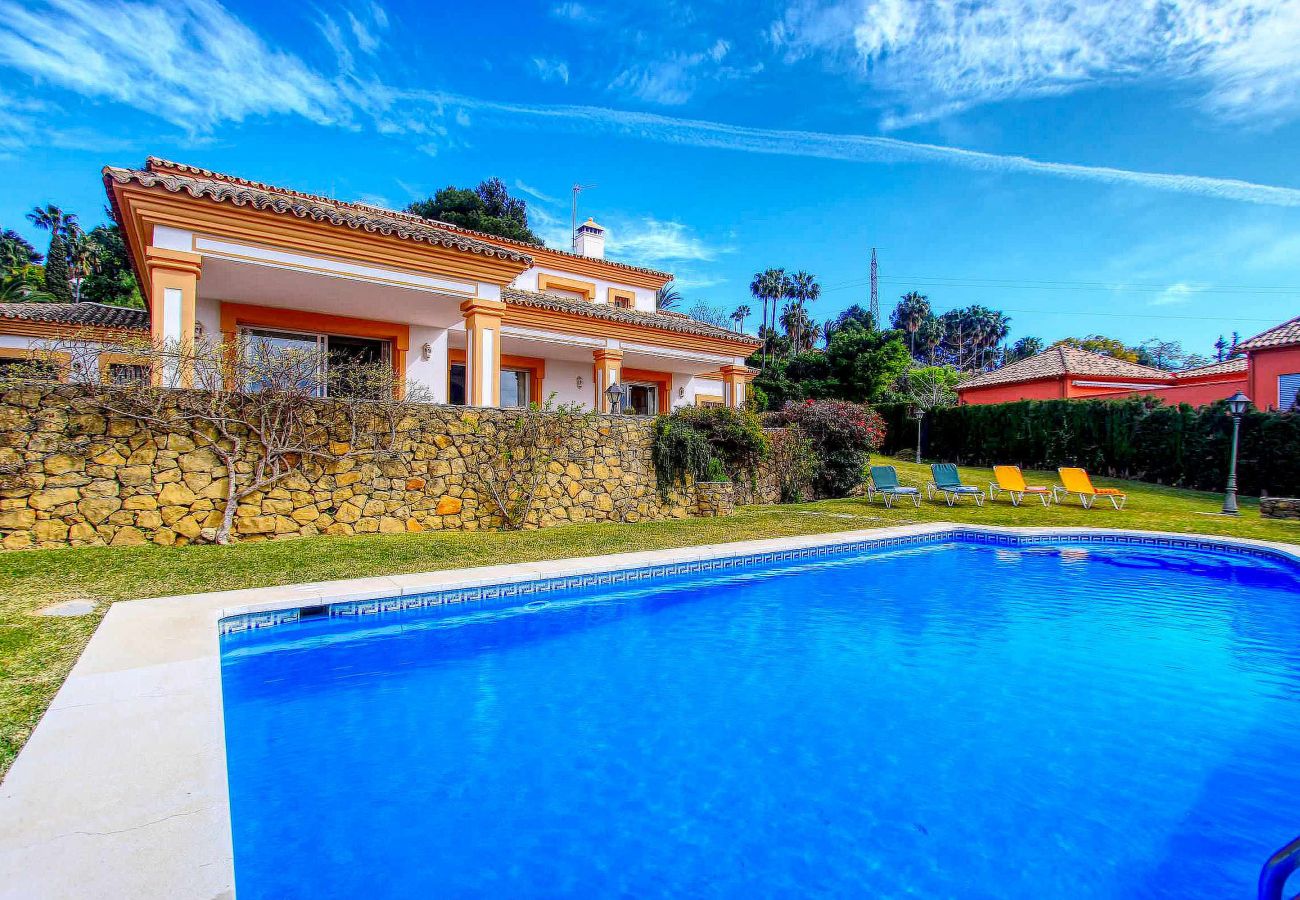 Villa in Estepona - Exklusive Villa mit beheiztem Pool