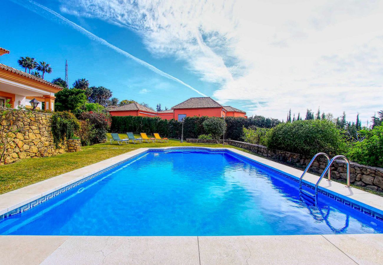 Villa in Estepona - Exklusive Villa mit beheiztem Pool