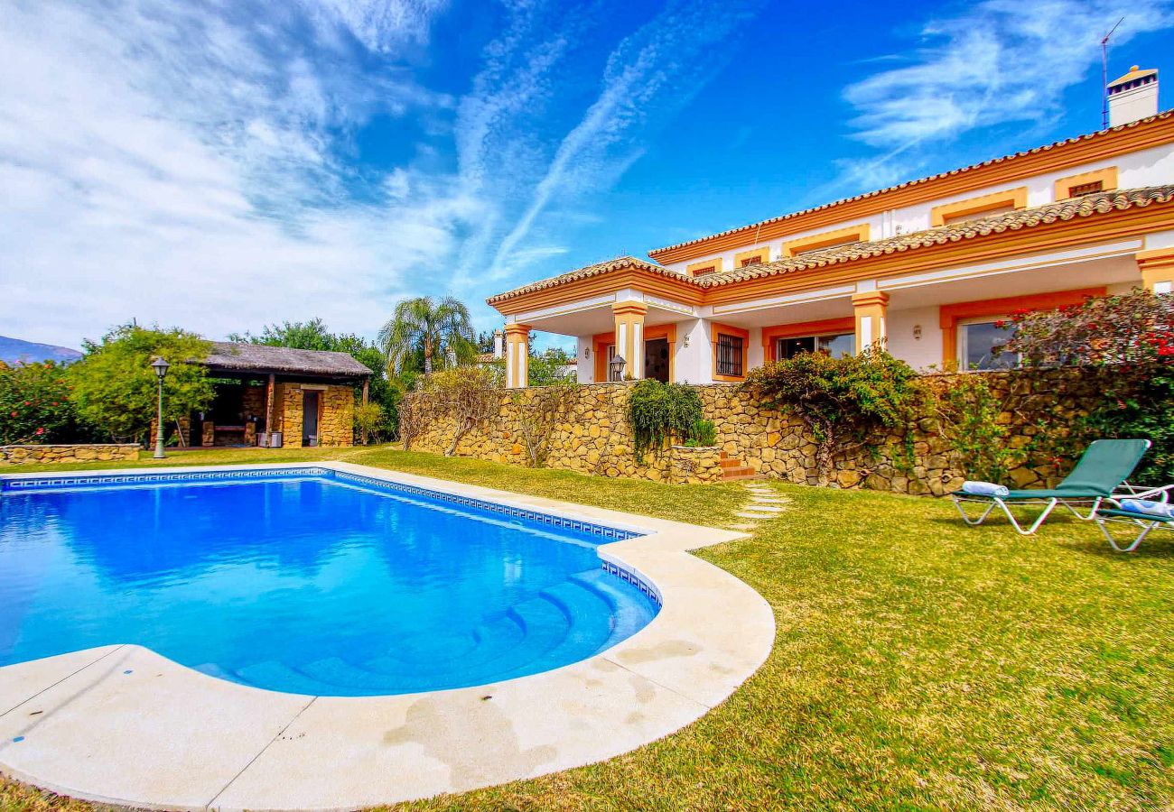 Villa in Estepona - Exklusive Villa mit beheiztem Pool