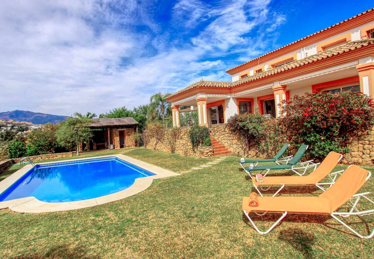 Villa in Estepona - Exklusive Villa mit beheiztem Pool