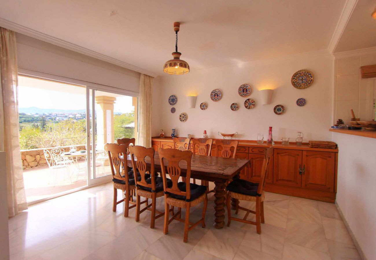 Villa in Estepona - Exklusive Villa mit beheiztem Pool