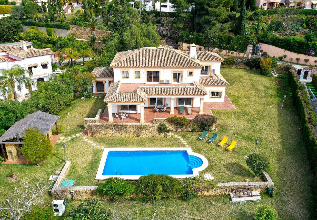 Villa in Estepona - Exklusive Villa mit beheiztem Pool