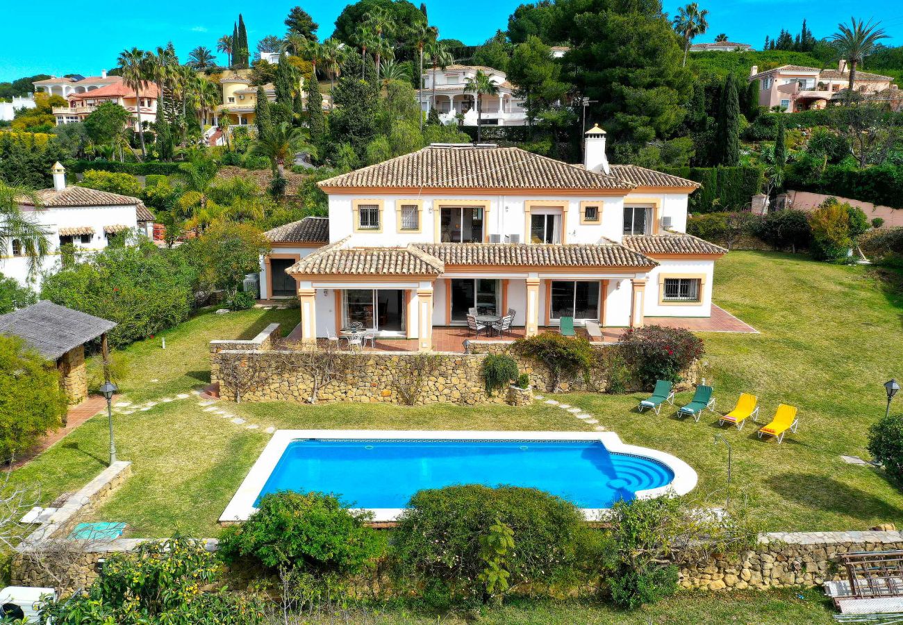 Villa in Estepona - Exklusive Villa mit beheiztem Pool