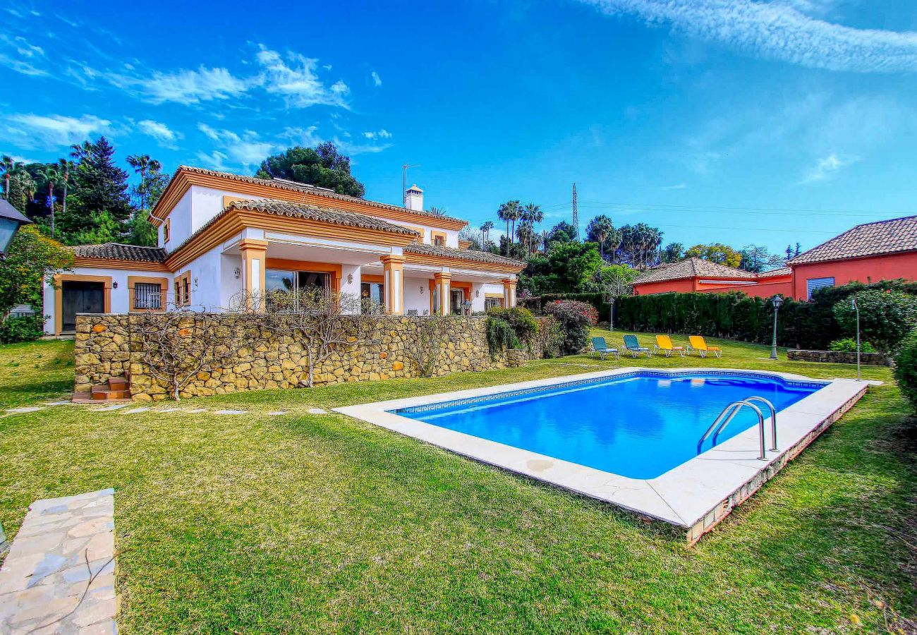 Villa in Estepona - Exklusive Villa mit beheiztem Pool