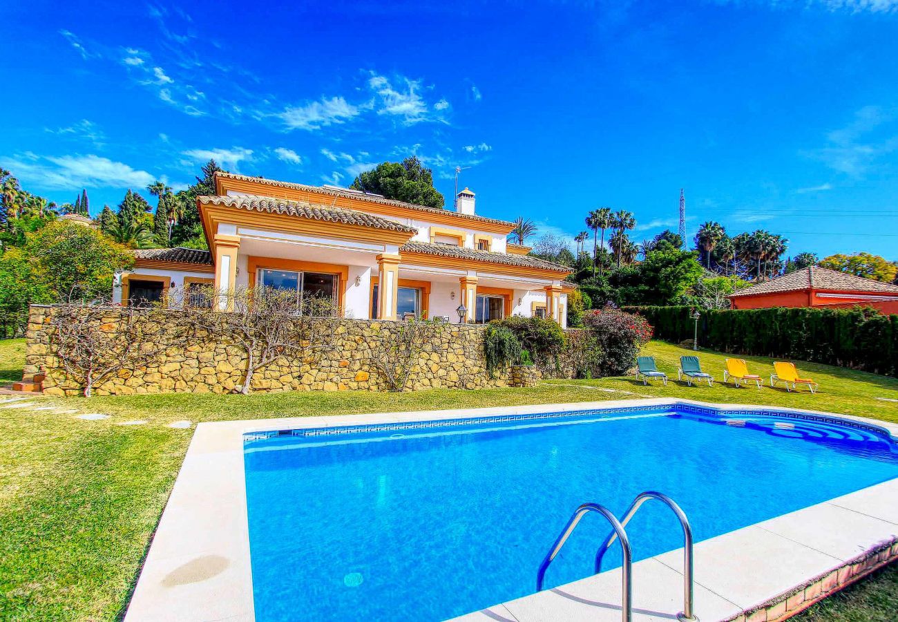 Villa in Estepona - Exklusive Villa mit beheiztem Pool