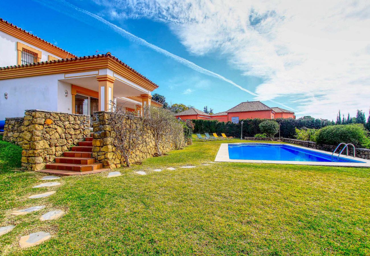 Villa in Estepona - Exklusive Villa mit beheiztem Pool