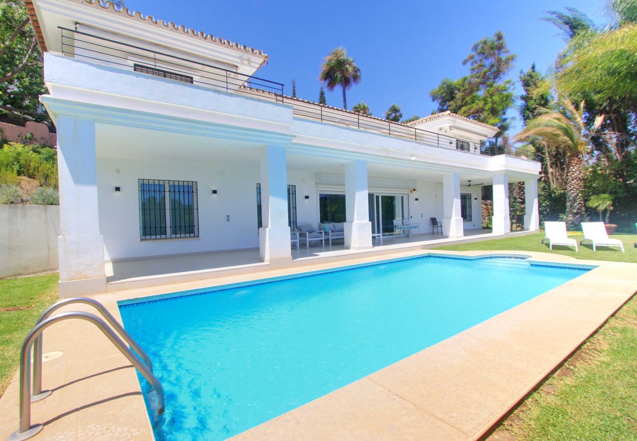 Villa in Marbella - 2059 Luxus-Familienvilla 1. Linie Golfplatz mit atemberaubender Aussicht 