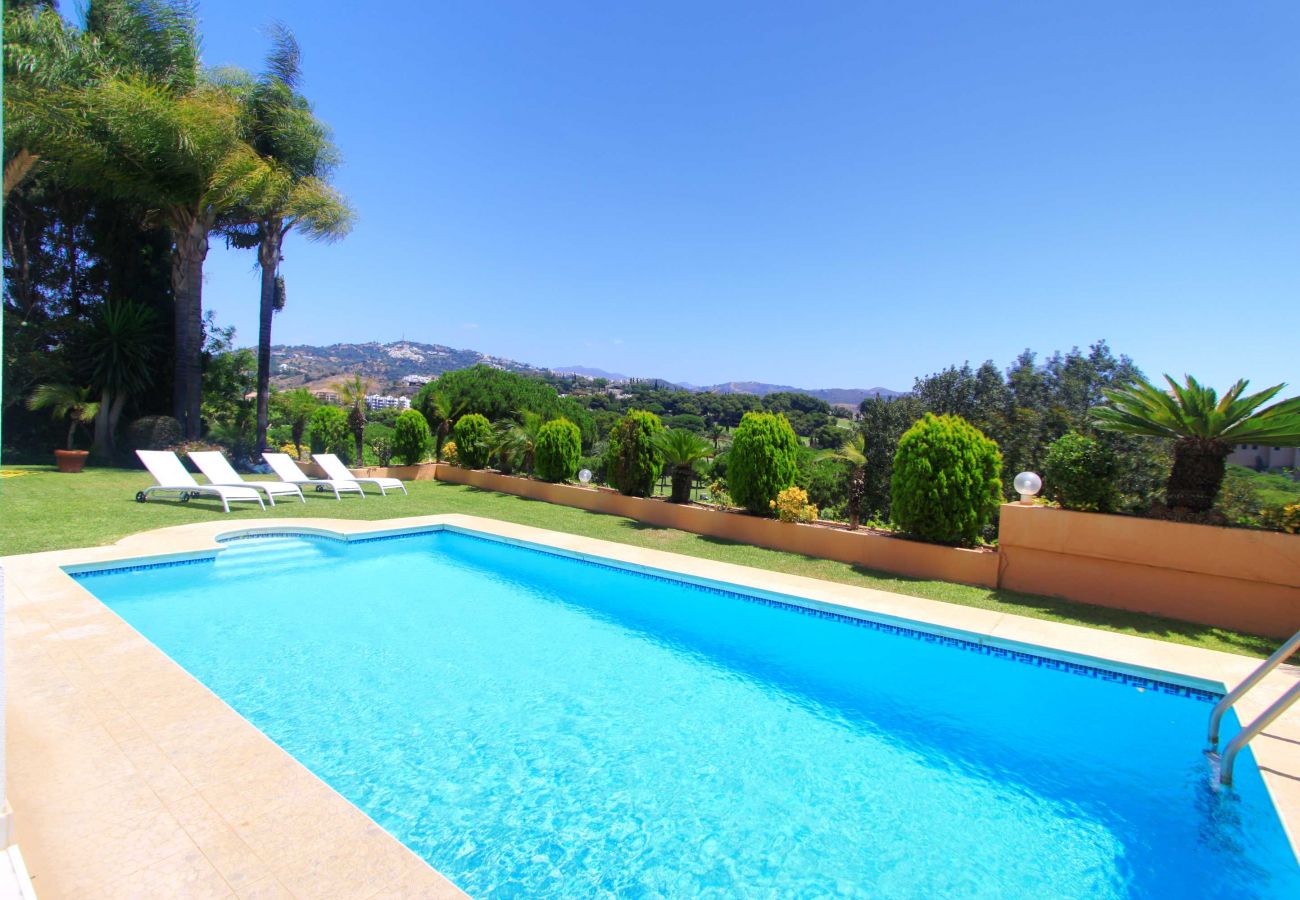 Villa in Marbella - 2059 Luxus-Familienvilla 1. Linie Golfplatz mit atemberaubender Aussicht 