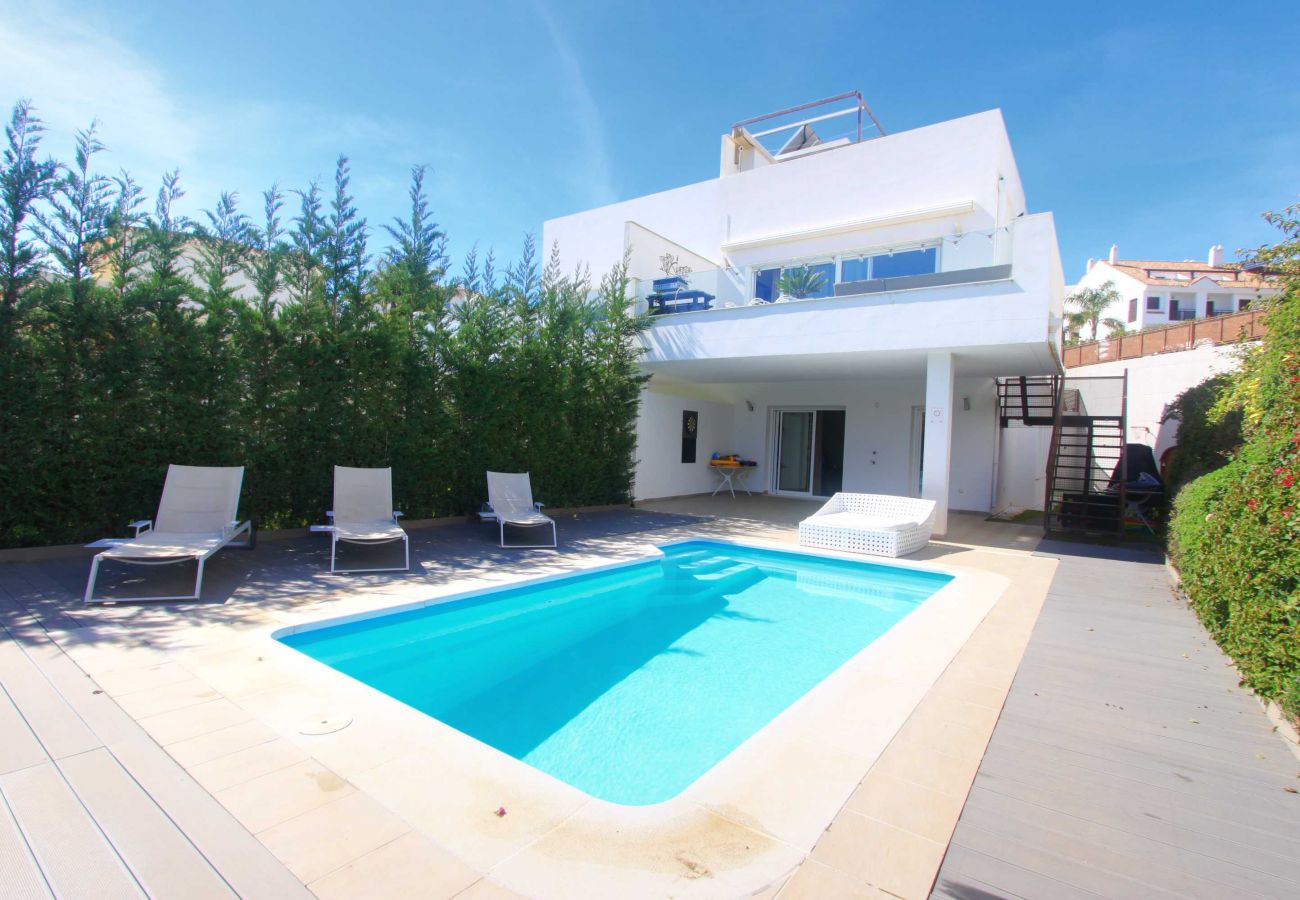 Villa in Mijas - Moderne Luxusvilla mit Panoramablick auf den Golfplatz