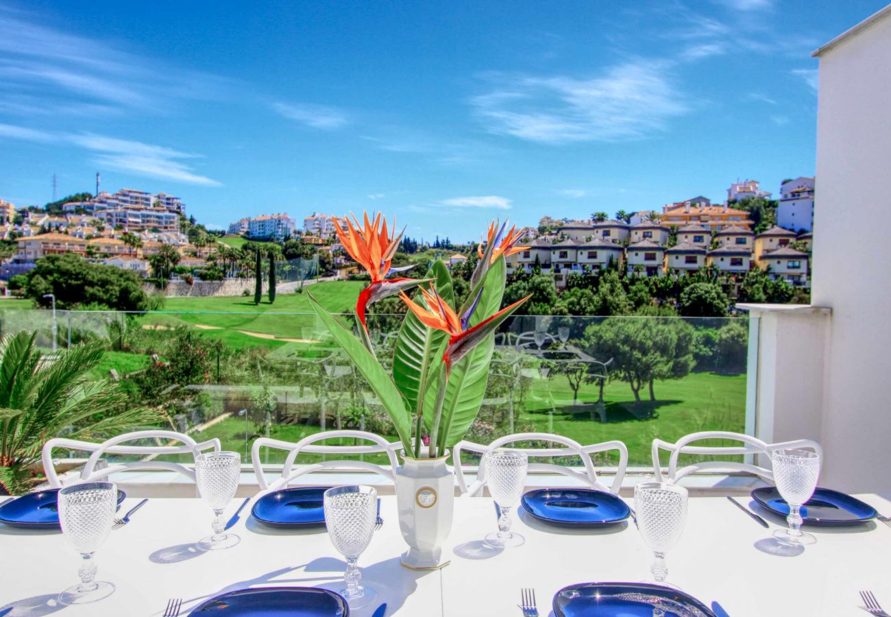 Villa in Mijas - Moderne Luxusvilla mit Panoramablick auf den Golfplatz