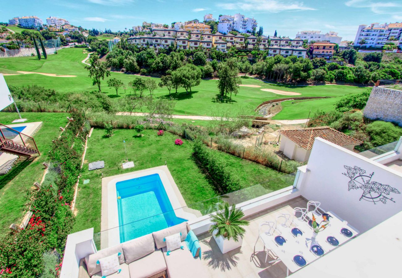 Villa in Mijas - Moderne Luxusvilla mit Panoramablick auf den Golfplatz