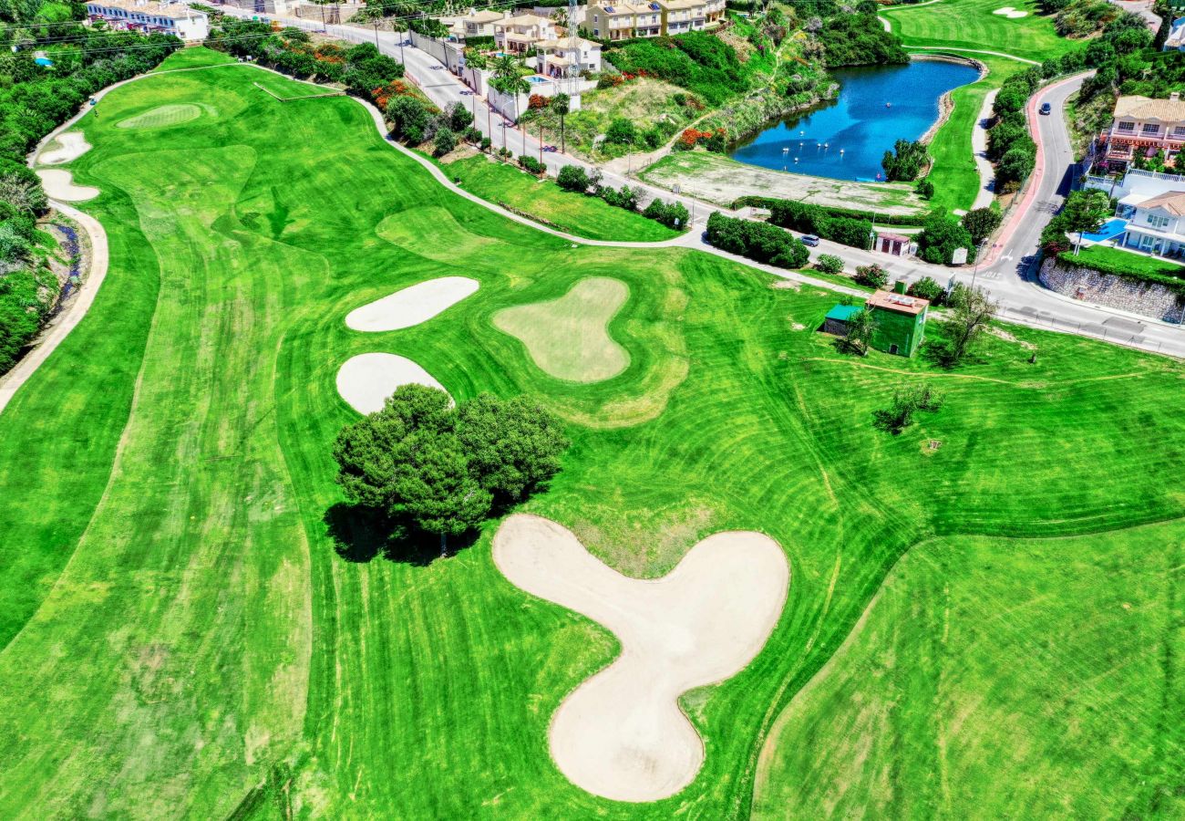 Villa in Mijas - Moderne Luxusvilla mit Panoramablick auf den Golfplatz