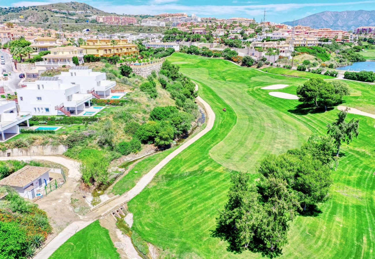 Villa in Mijas - Moderne Luxusvilla mit Panoramablick auf den Golfplatz