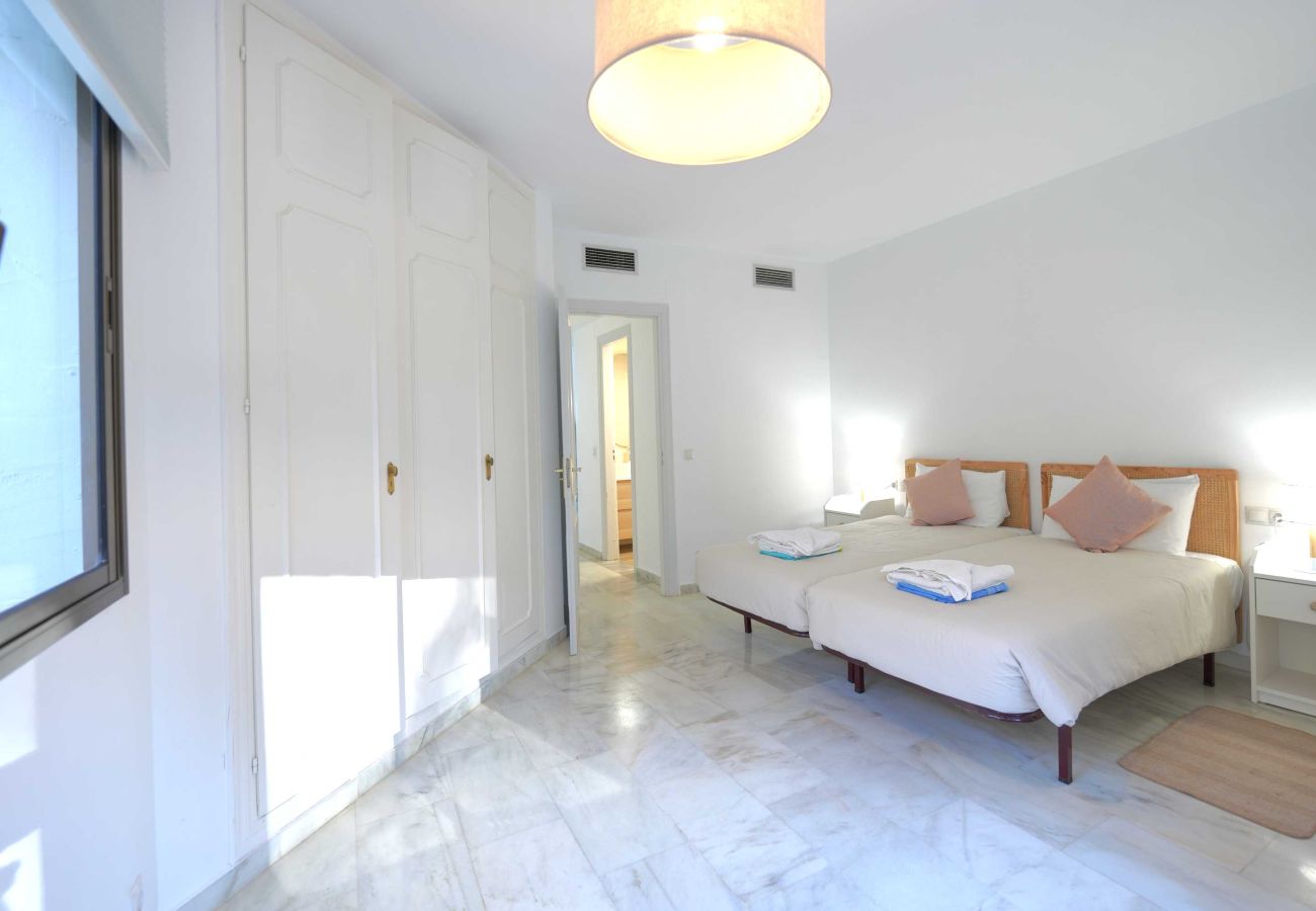 Ferienwohnung in Marbella - Modernes Familienapartment am Golden Beach