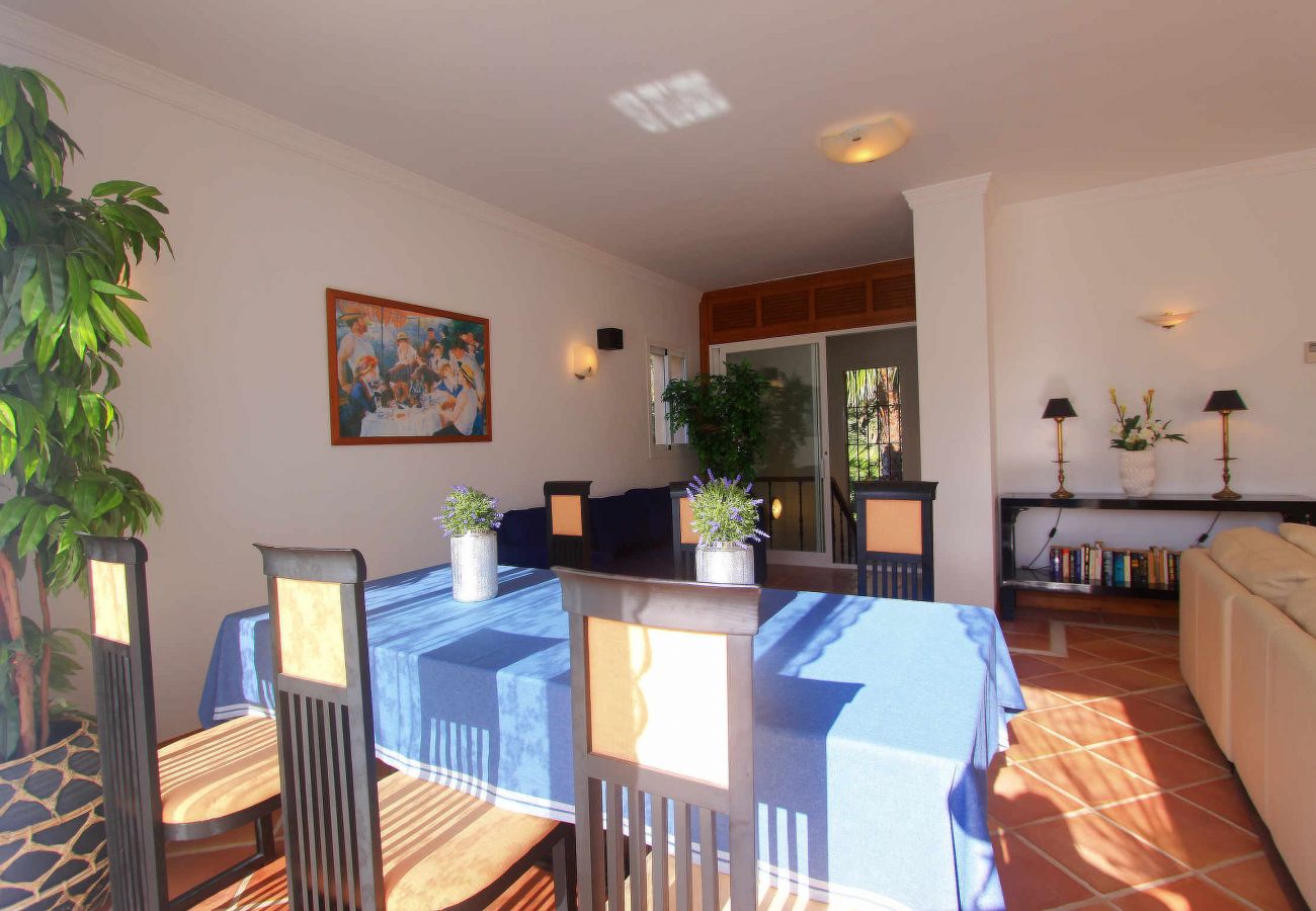 Villa in Estepona - Strandnahes El Paraiso Refugium mit Privatem Pool & BBQ