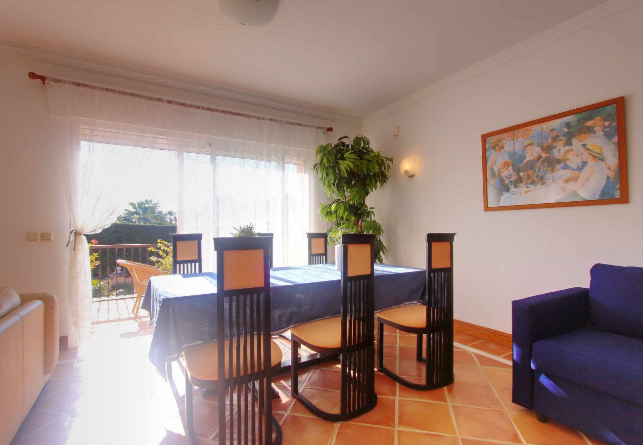 Villa in Estepona - Strandnahes El Paraiso Refugium mit Privatem Pool & BBQ