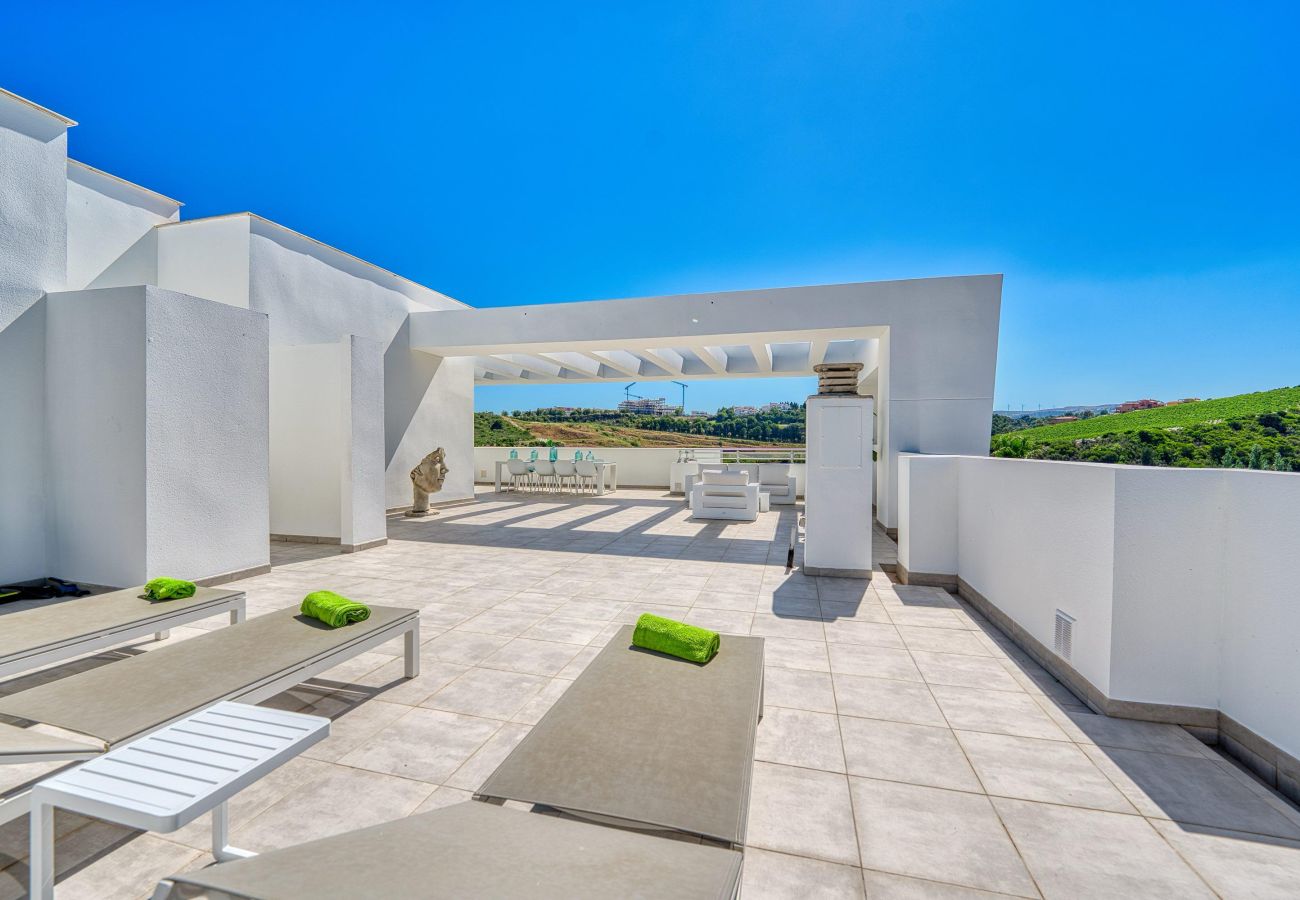 Ferienwohnung in Casares - Atemberaubendes Penthouse mit Panoramablick auf Golfplatz und Meer