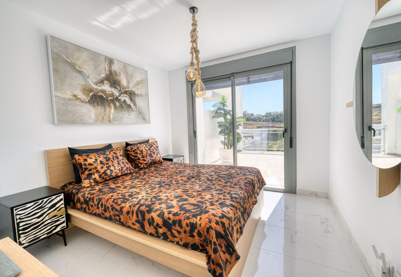 Ferienwohnung in Casares - Atemberaubendes Penthouse mit Panoramablick auf Golfplatz und Meer