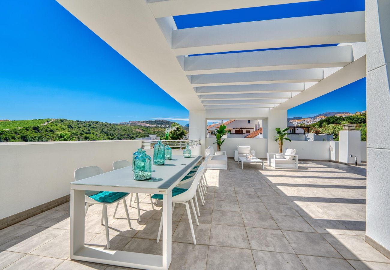 Ferienwohnung in Casares - Atemberaubendes Penthouse mit Panoramablick auf Golfplatz und Meer