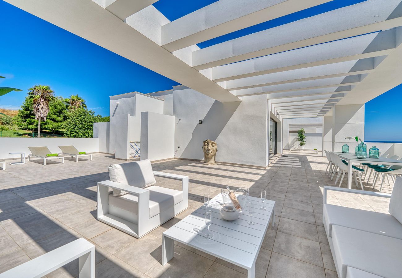 Ferienwohnung in Casares - Atemberaubendes Penthouse mit Panoramablick auf Golfplatz und Meer