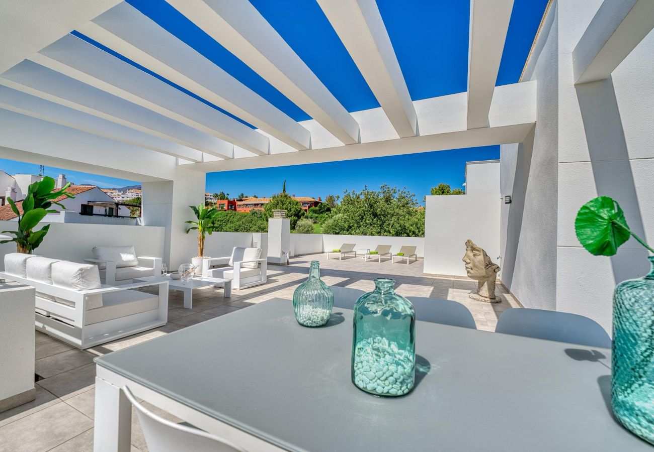 Ferienwohnung in Casares - Atemberaubendes Penthouse mit Panoramablick auf Golfplatz und Meer