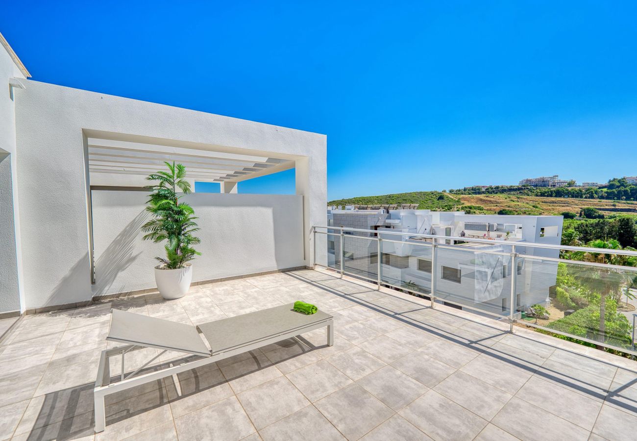 Ferienwohnung in Casares - Atemberaubendes Penthouse mit Panoramablick auf Golfplatz und Meer