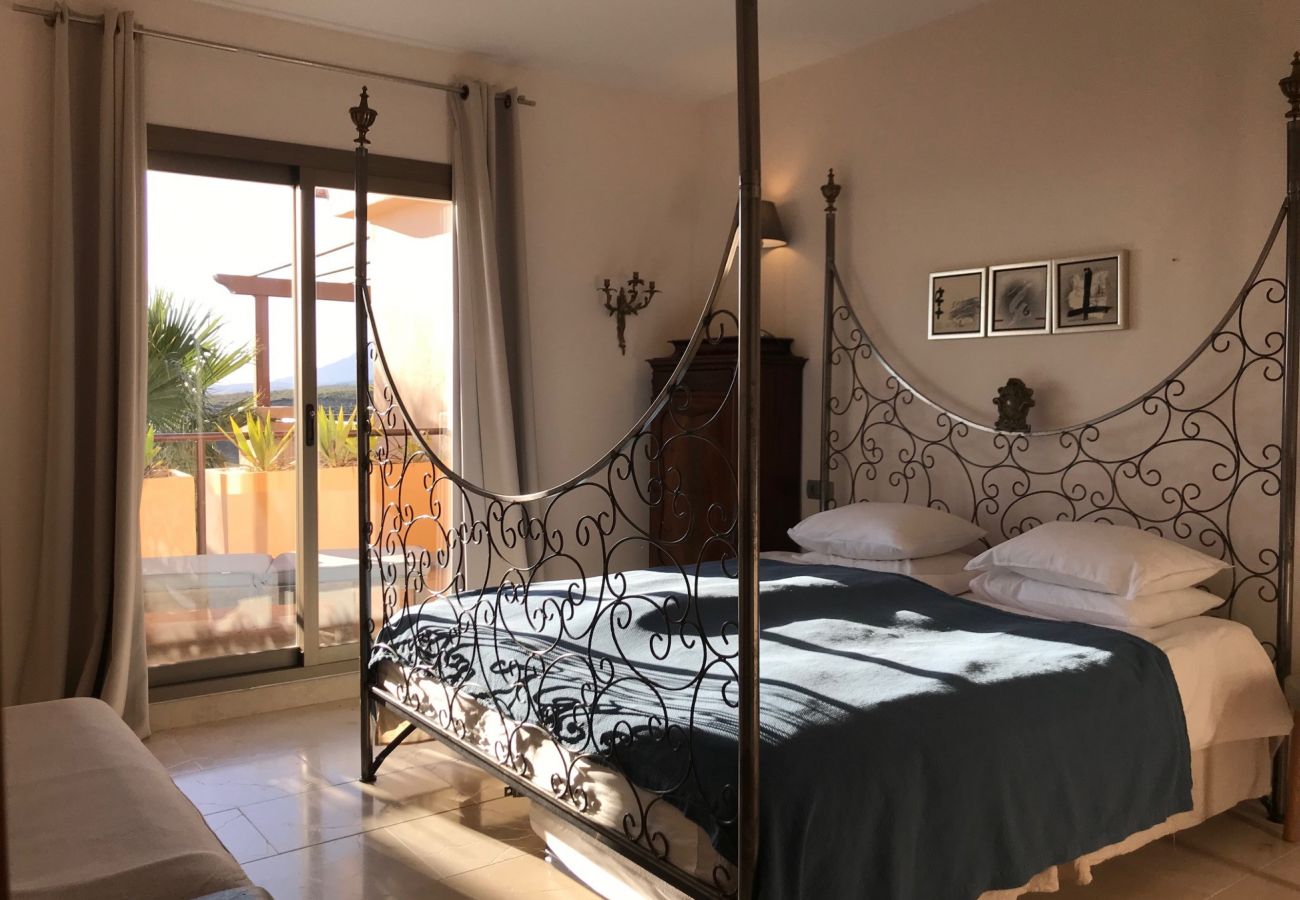 Apartamento en Benahavís - 6482