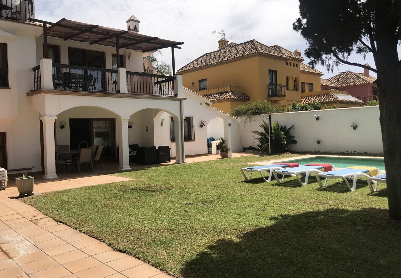 Villa en Marbella - 8381