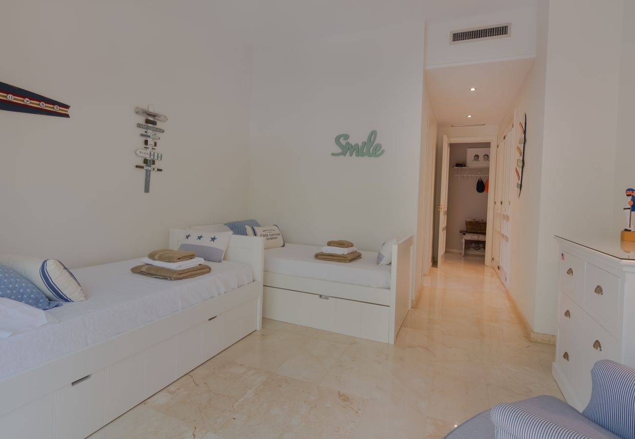 Apartamento en Marbella - 18166 - MAGNÍFICA UBICACIÓN EN PRIMERA LÍNEA - PISCINA CLIMATIZADA