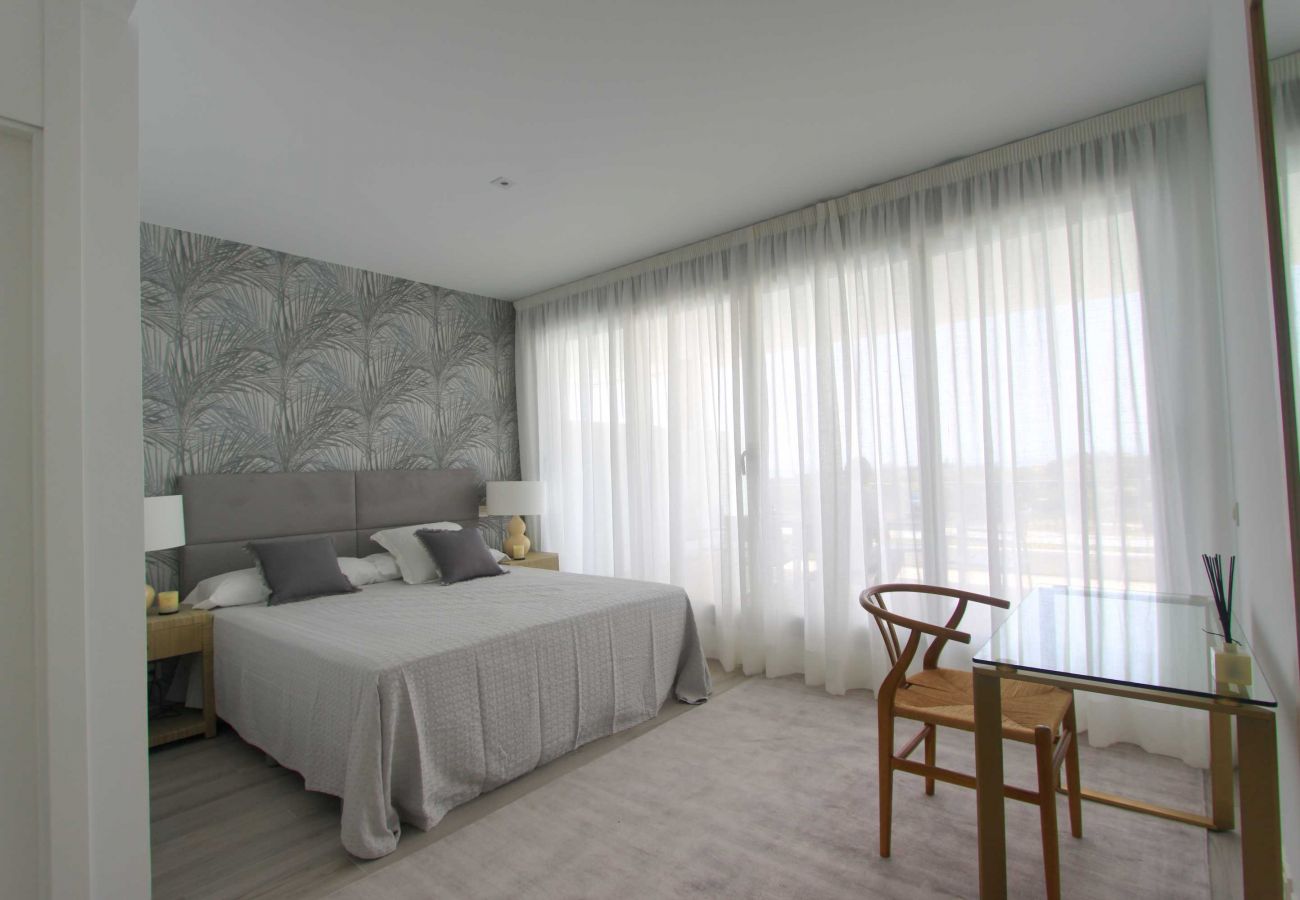 Apartamento en Estepona - Moderno Apartamento con Vistas Panorámicas al Mar