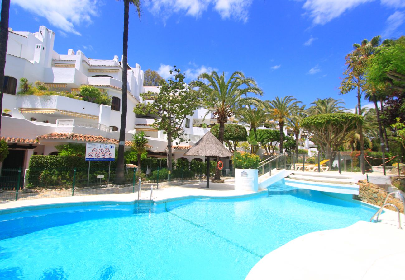 Apartamento en Marbella - Ático Espacioso en Golden Beach con Vistas Impresionantes