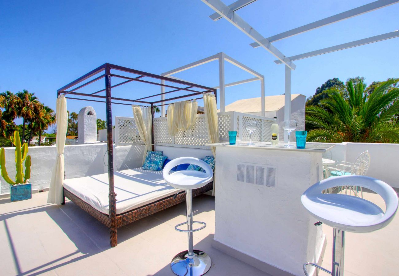 Apartamento en Marbella - Lujo en Golden Beach: Apartamentos con Vistas Impresionantes