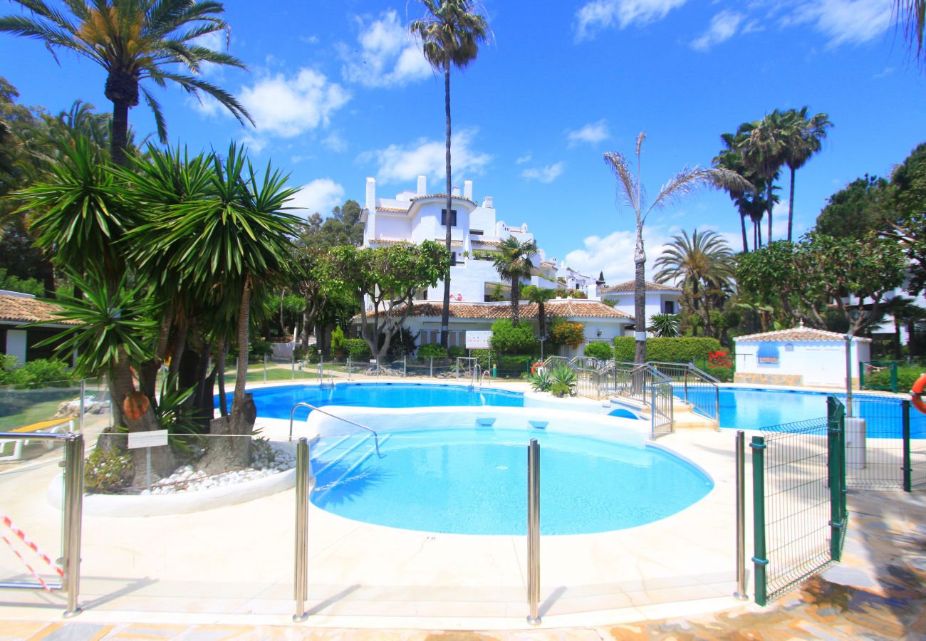 Apartamento en Marbella - 1093 Lujo en Primera Línea de Playa en Golden Beach