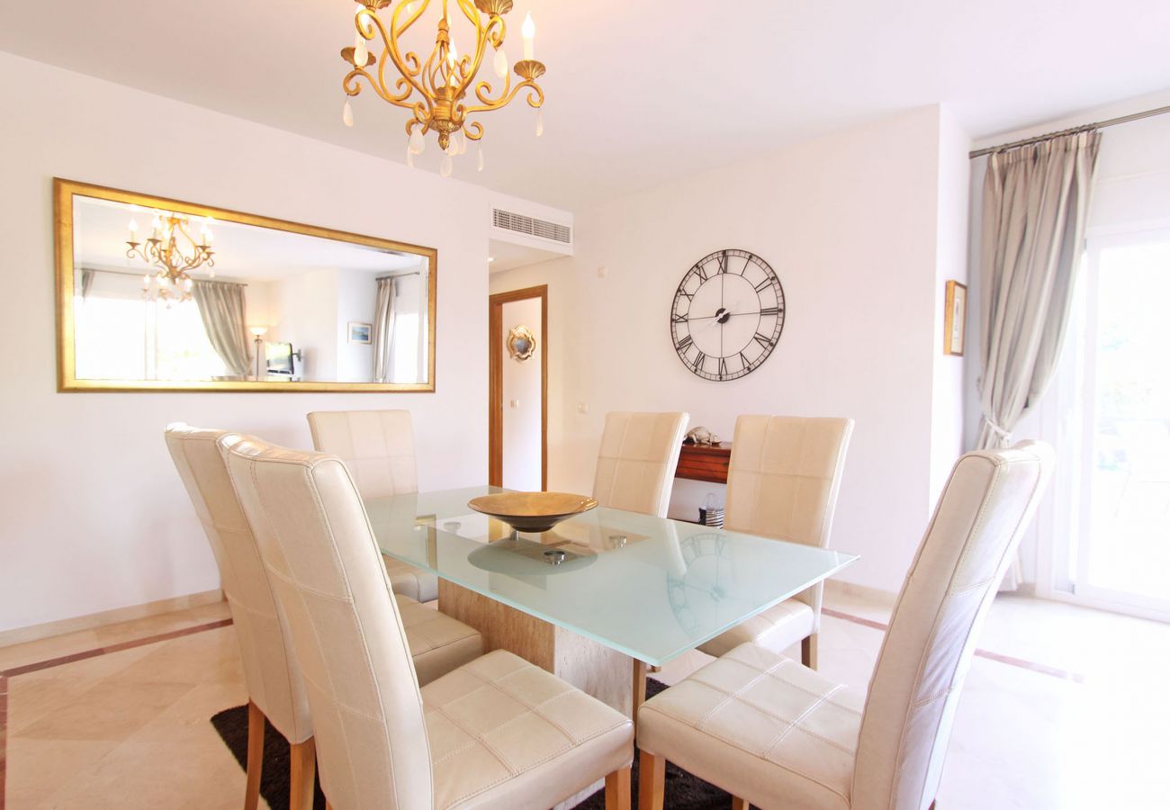 Apartamento en Estepona - 1126 Elegante Apartamento con Terraza junto a la Playa