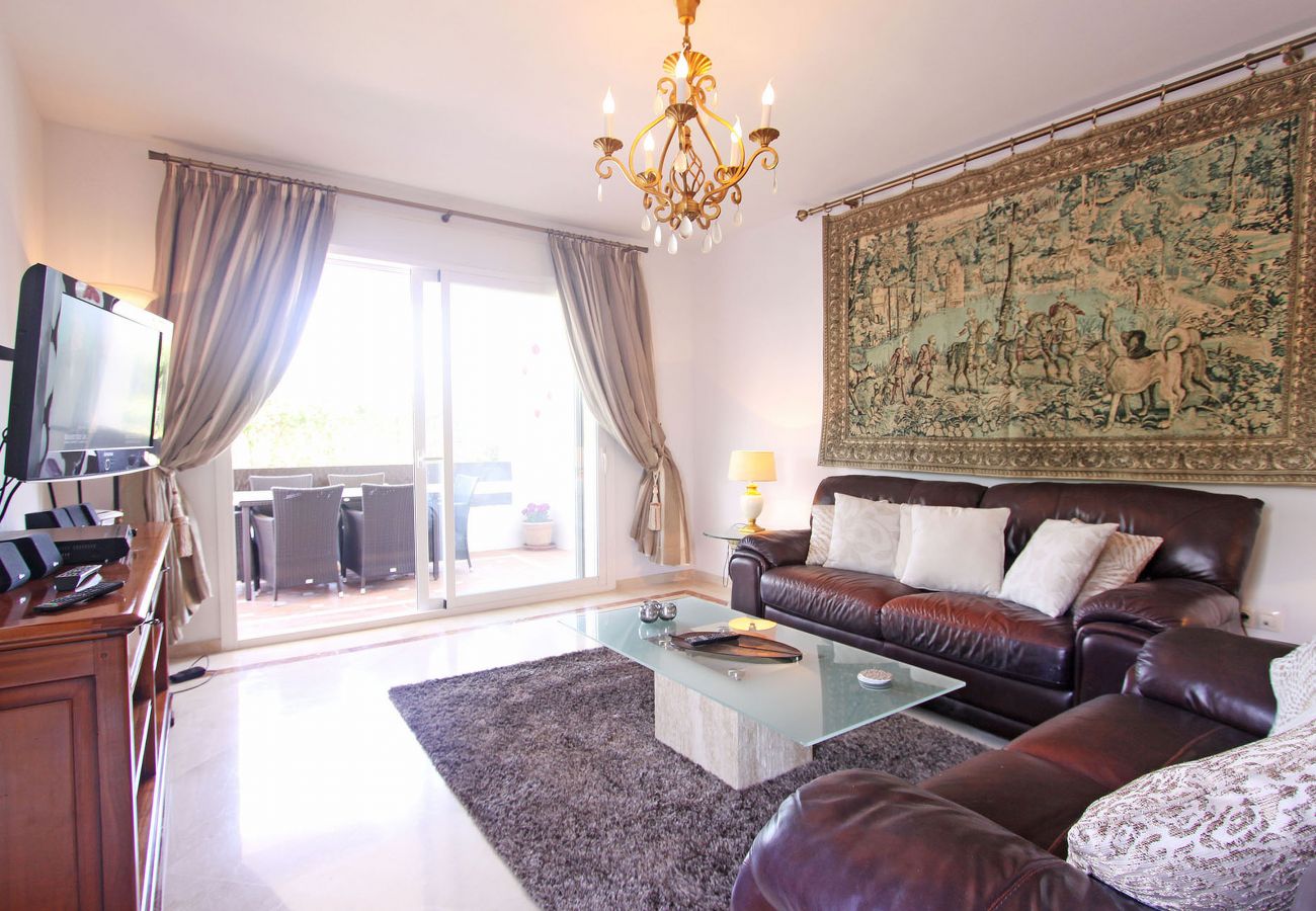 Apartamento en Estepona - Elegante Apartamento con Terraza junto a la Playa