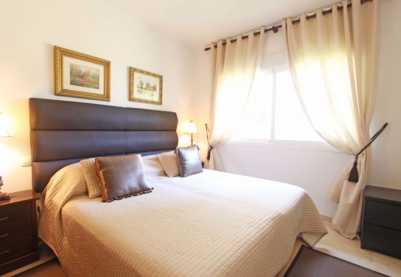 Apartamento en Estepona - Elegante Apartamento con Terraza junto a la Playa