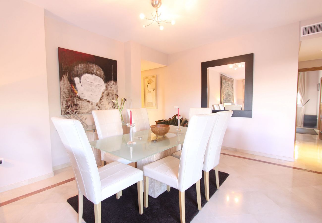 Apartamento en Estepona - Elegante Apartamento con Terraza junto a la Playa