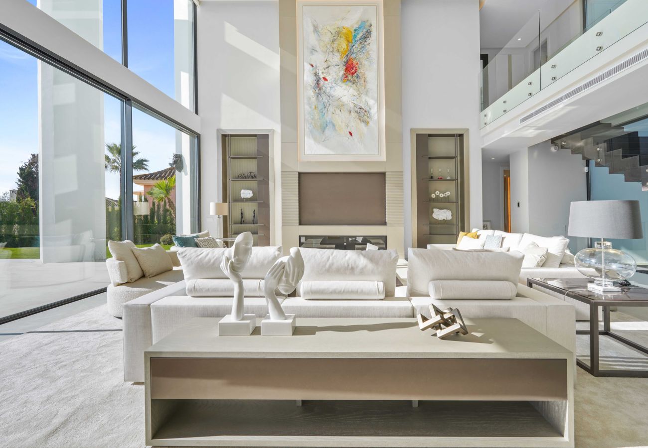 Villa en Marbella - Luxurious Beachside Designer Villa in Elviria