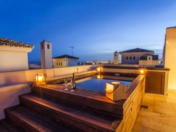6627 Luxury Penthouse, Hugh Roof Terrace with pool - Apartment in Nueva Andalucía
