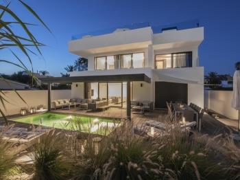 5512 Modern Villa first line beach, Costabella - Apartment in Marbella