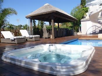 7007 Luxury Villa with outdoor Jacuzzi and Pool - Apartment in Marbella