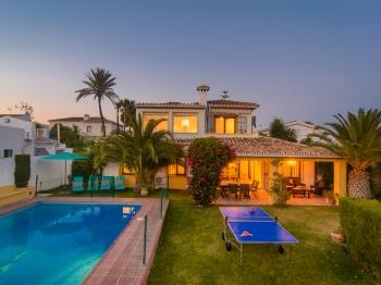 4520 beach house with ping pong , WiFi - Apartment in Marbella