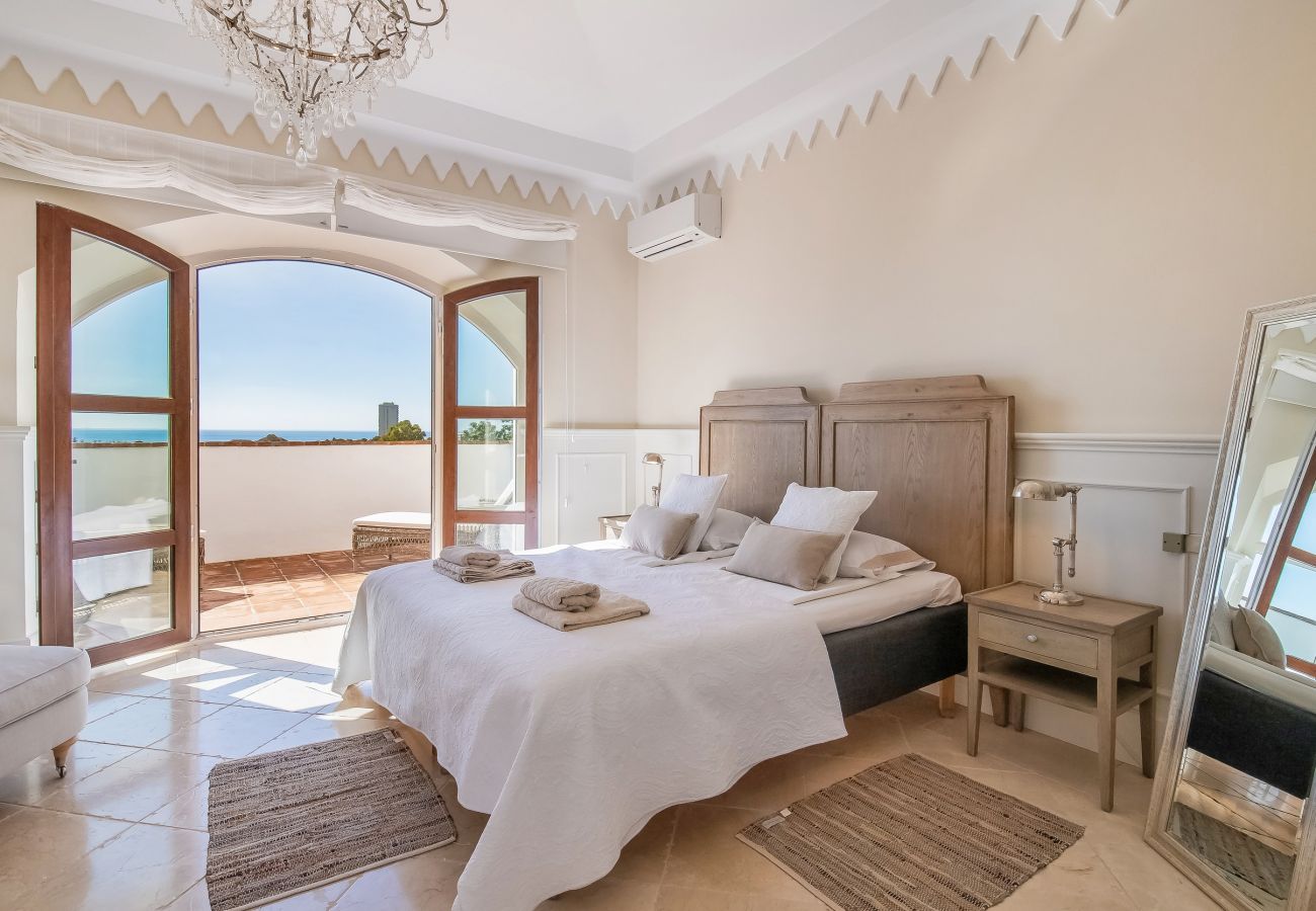 Villa in Marbella - 18024