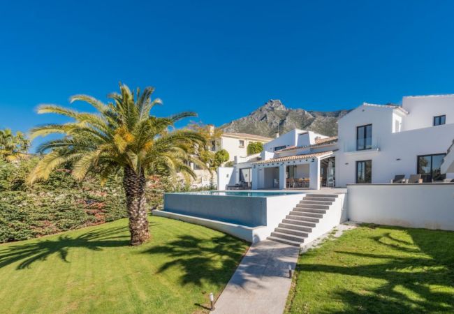 Villa/Dettached house in Marbella - 19999- Luxurious and Modernised Villa with infinity pool!