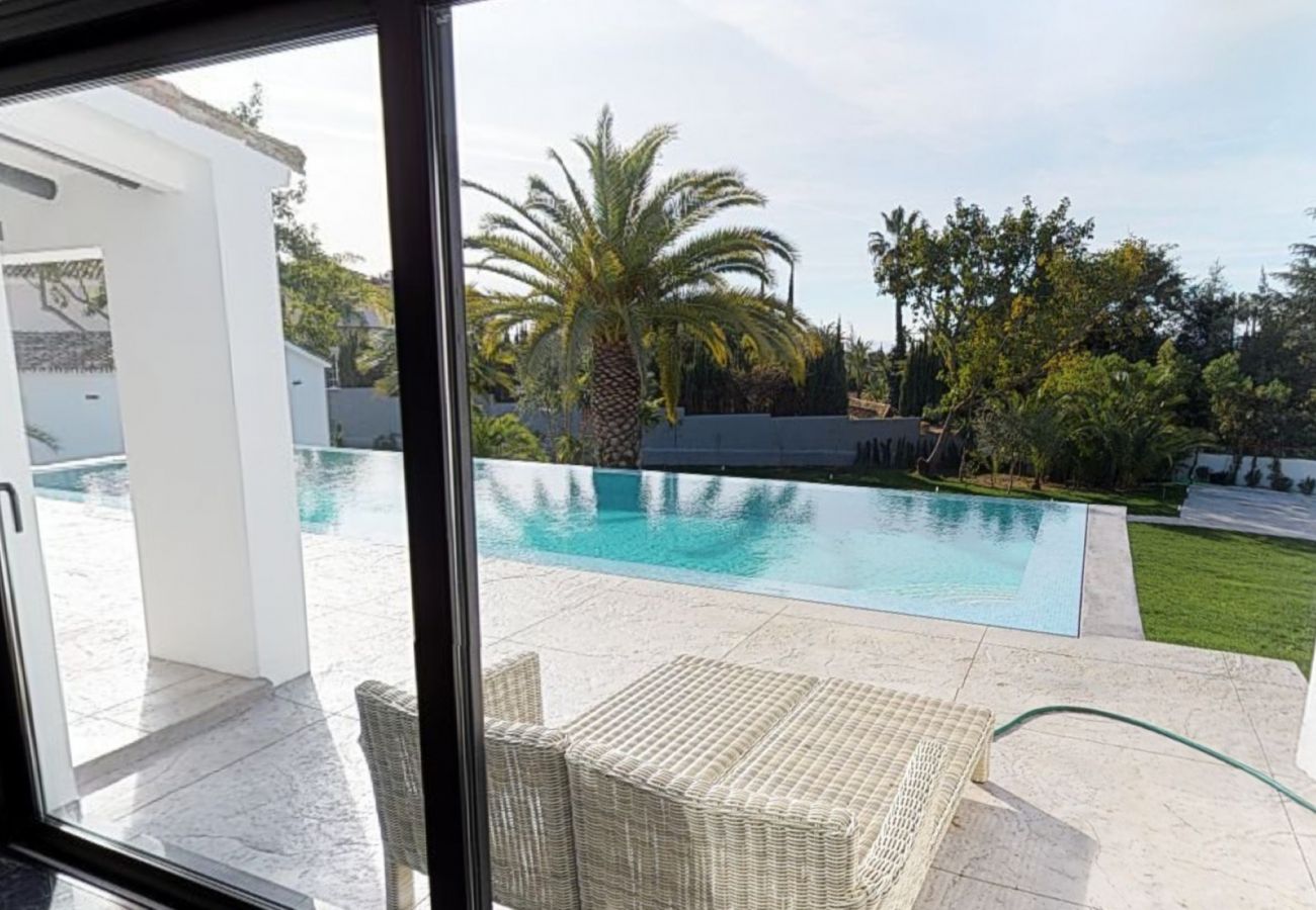 Villa in Marbella - 19999- Luxurious and Modernised Villa with infinity pool!