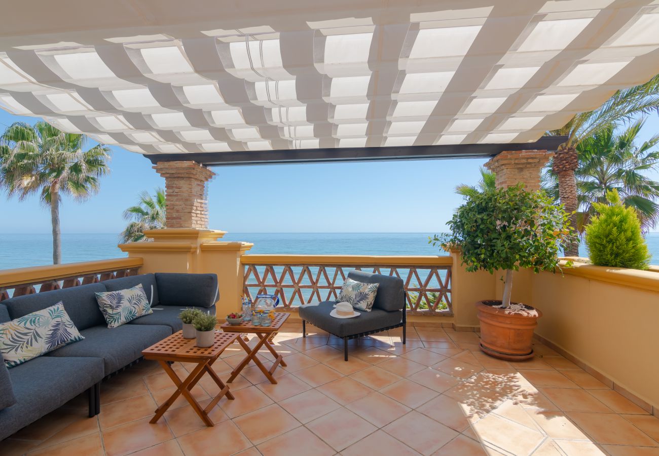 Apartment in Marbella - 18166 - SUPERB FRONT LINE LOCATION - HEATED POOL