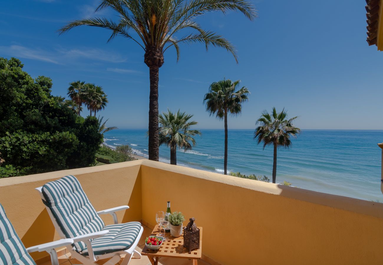 Apartment in Marbella - 18166 - SUPERB FRONT LINE LOCATION - HEATED POOL