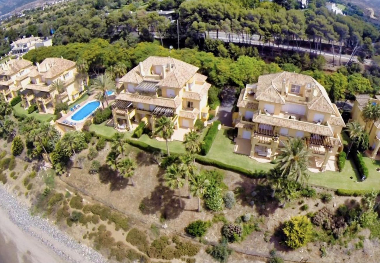 Apartment in Marbella - 18166 - SUPERB FRONT LINE LOCATION - HEATED POOL