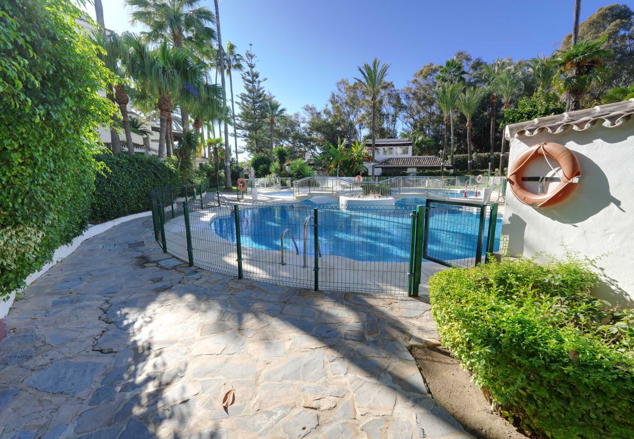 Apartment in Marbella - Charming Beachfront Apartment on Golden Beach